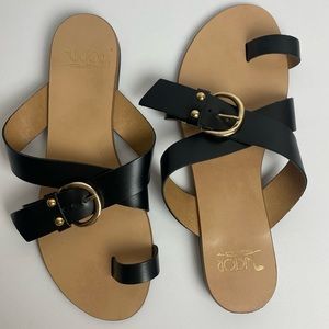 Victor sandals
